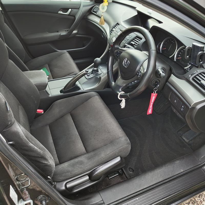 Honda Accord Euro after a MAD detail: interior steam clean