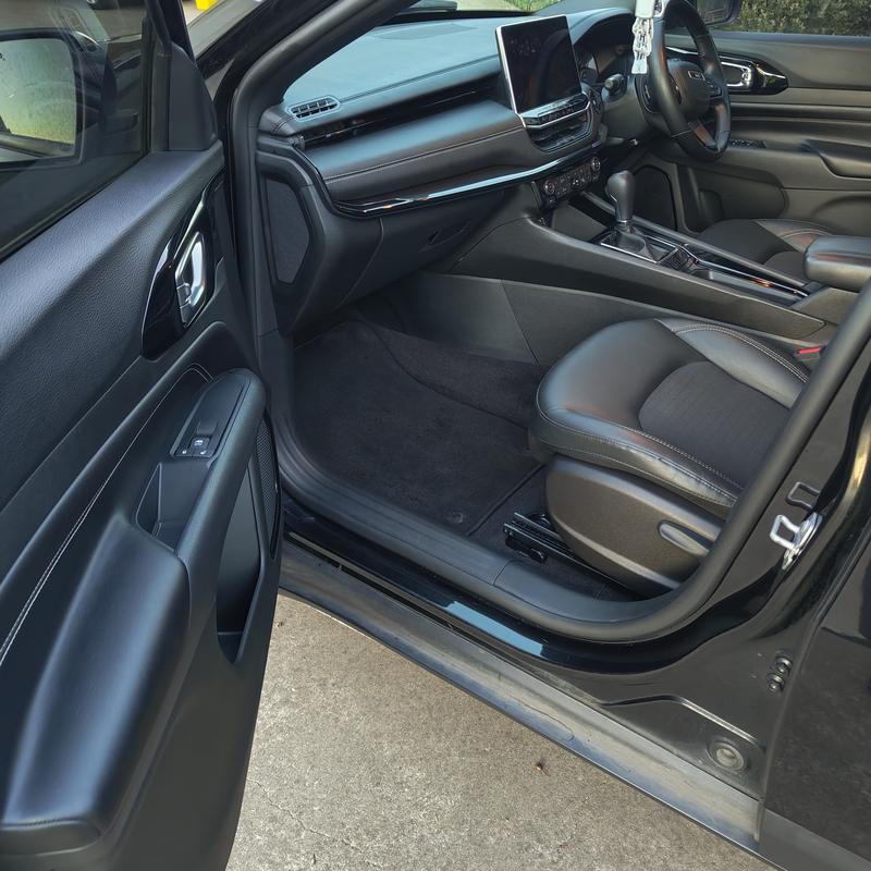 Jeep Compass after a MAD detail: interior detail