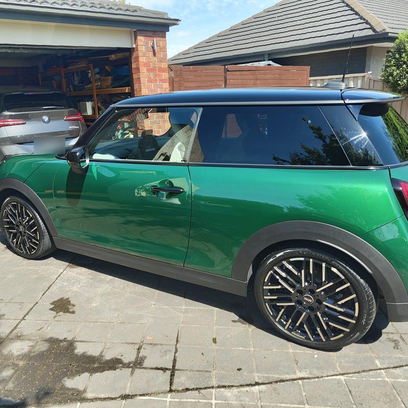 Mini Cooper after a MAD detail: exterior detail